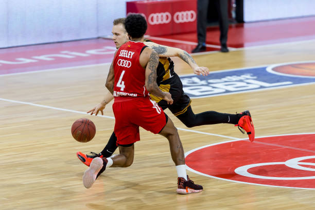 乃至轮换的 乃至轮换的